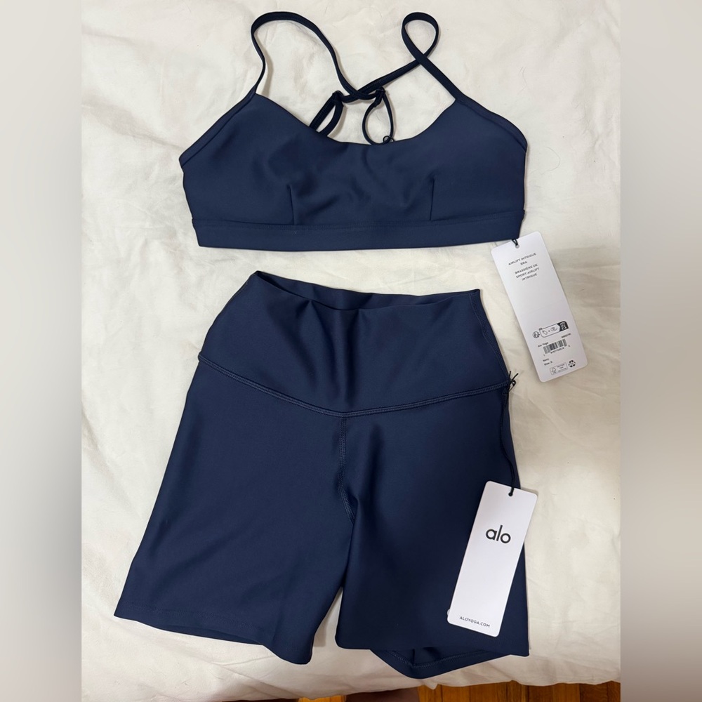 NWT- Alo yoga- ALO- Small -Airlift Intrigue Bra & XS 5" Airlift Energy Short set